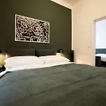 Pet-Friendly Flat Near Belvedere