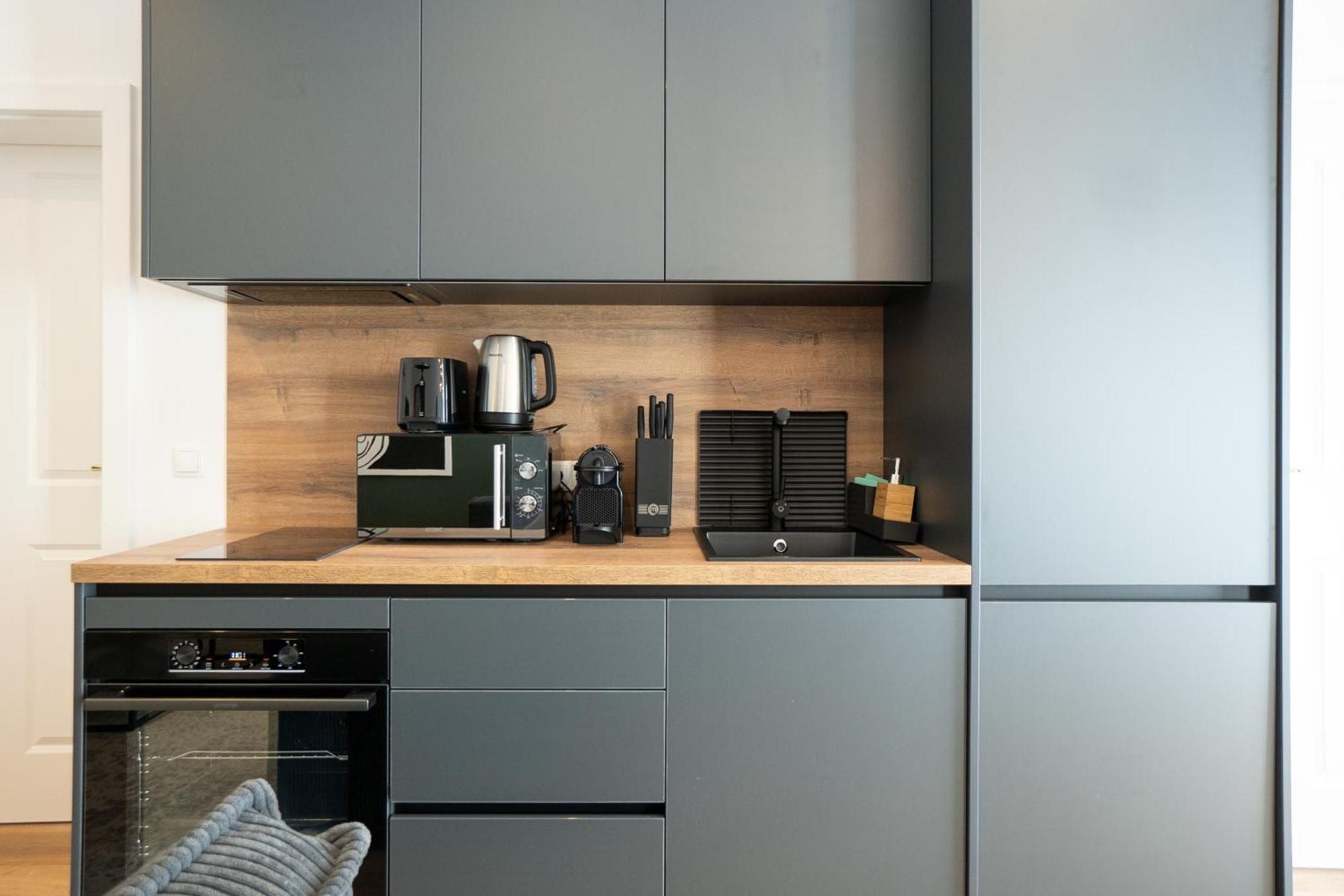 Pet-friendly Flat Near Belvedere Apartment